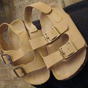 Old Navy Beige Kids Sandals Berkys 8-12 Mos